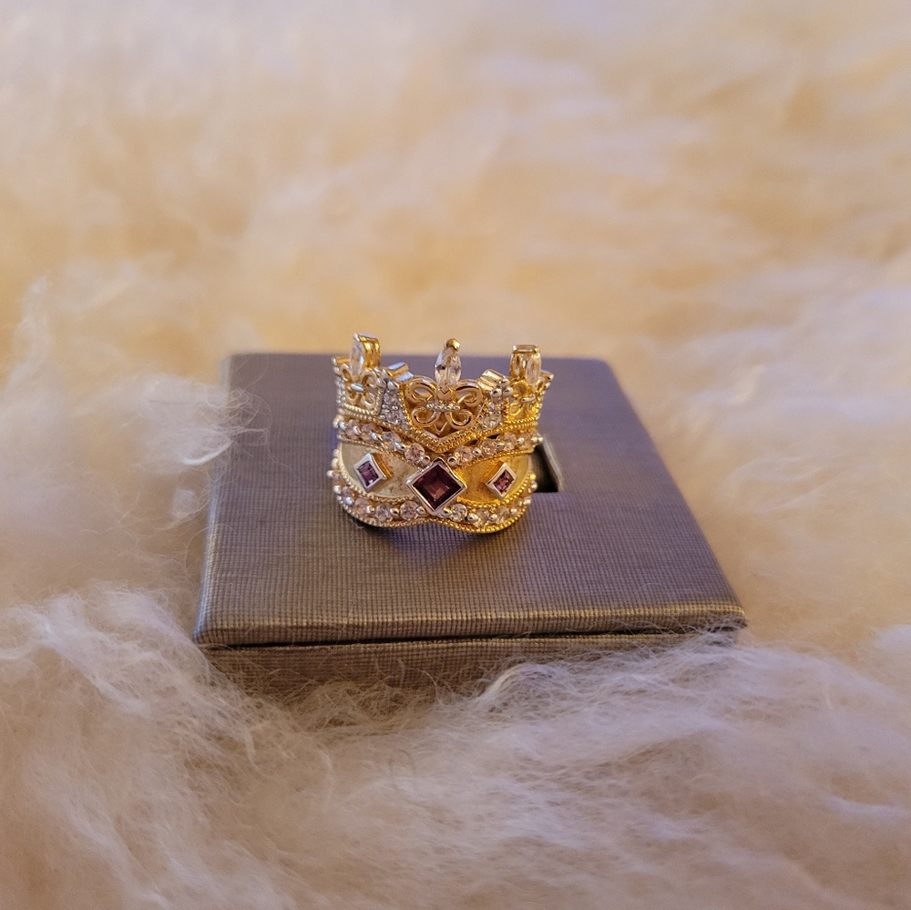 Garnet crown ring